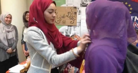 مشاهد أنفو » ماكرون يدعو الفرنسيين إلى احترام الحجاب